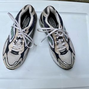 Saucony Progrid Omni Running Shoes